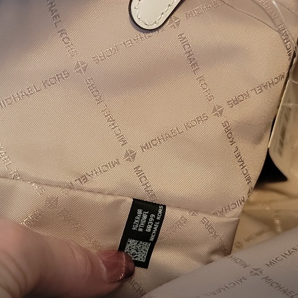 Michael Kors Jet Set Tote With Airplane Design - Picture 5 of 11